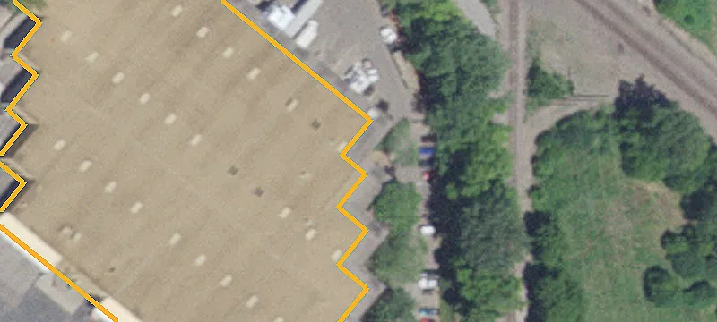 Warehouse with 32 Dock Doors