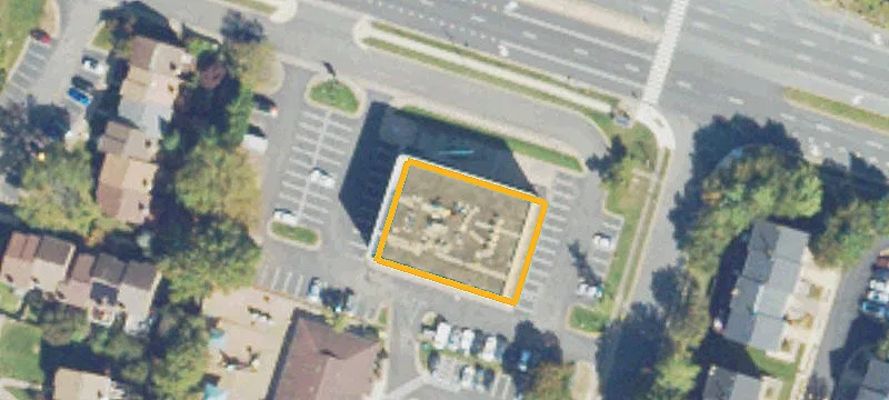 Ground-Level Office End Unit