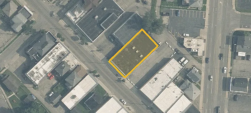 Retail Building with Private Parking