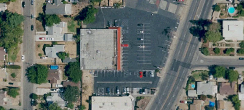 Grocery Store with Liquor License