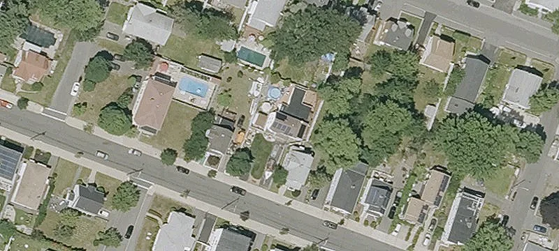 Duplex with Large Front Yard