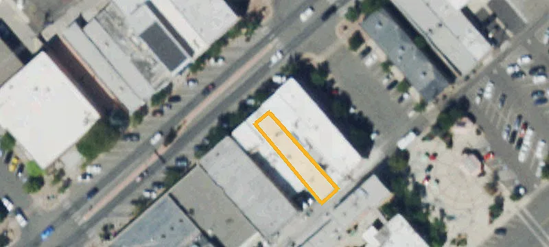 NNN Retail Building with Upstairs Unit