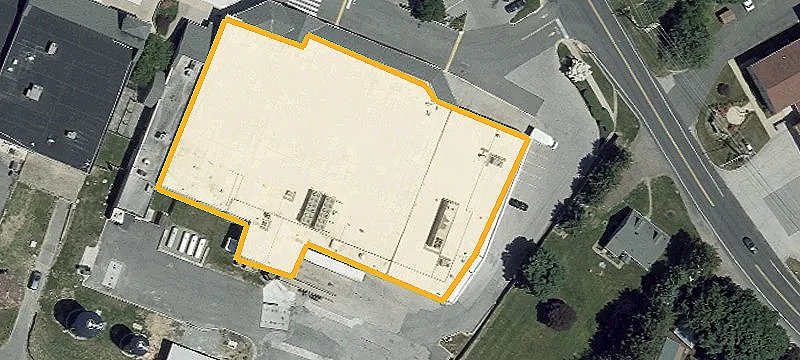 Retail Space in Manor Shopping Center
