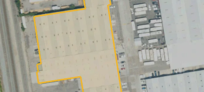 Industrial Warehouse in Multi-Tenant Center