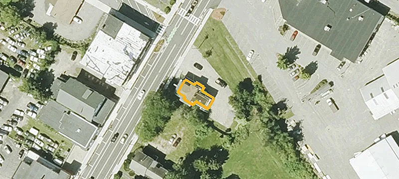 Highly Visible Office with Apartment