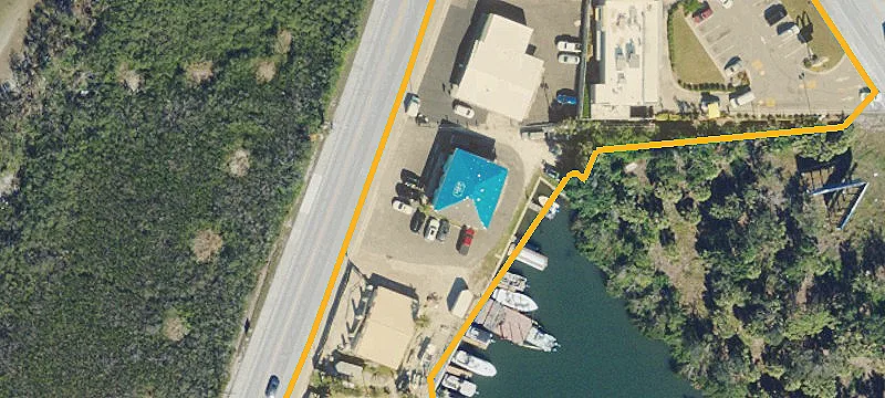Mixed-Use Retail with Waterfront Slips