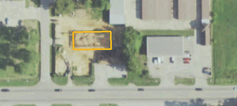 Retail Building Near Major Highways