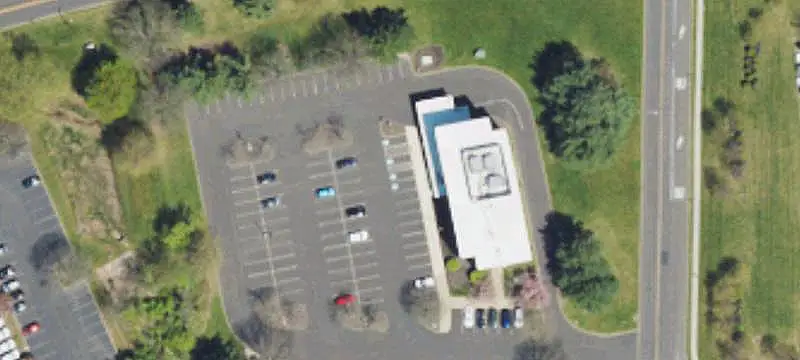 Single-Tenant Net-Leased Office Building