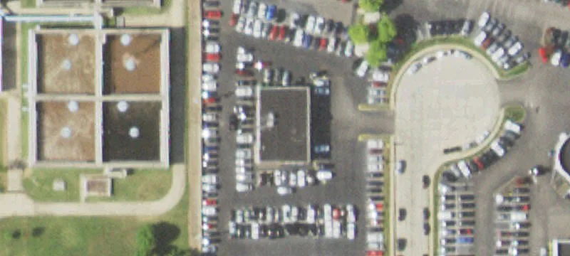 High-Visibility Retail Showroom Building