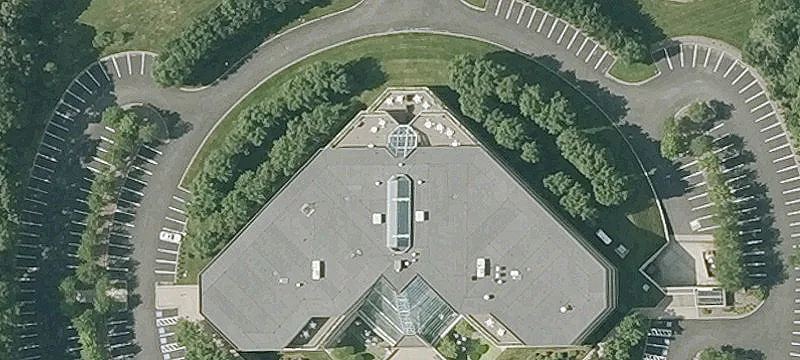 Full-Service Café with Outdoor Dining