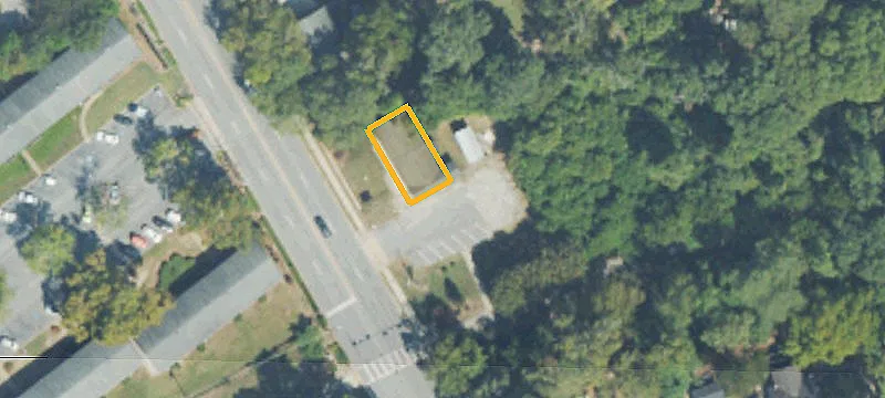 Freestanding Commercial Building with Parking