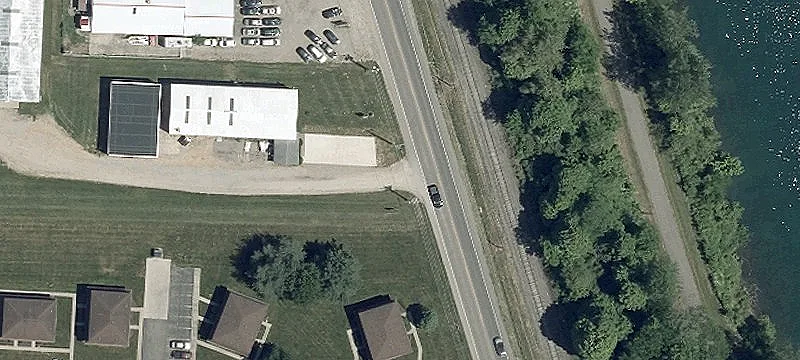 Office/Warehouse with 10-Foot Ceilings