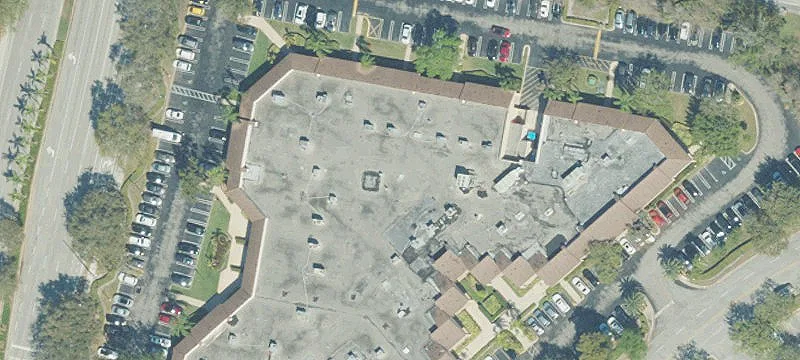 Retail Space With Large Bays
