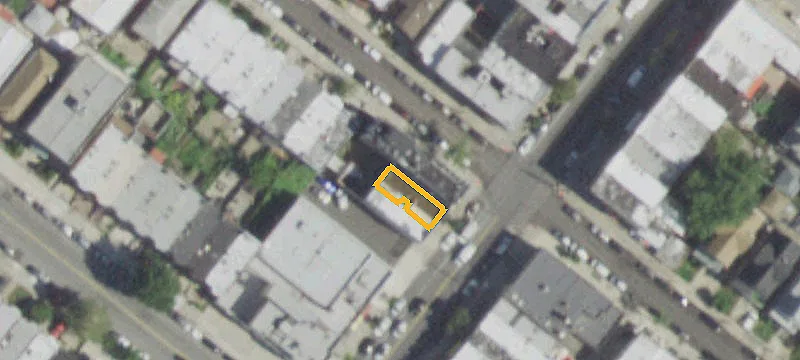 Column-Free Retail Storefront
