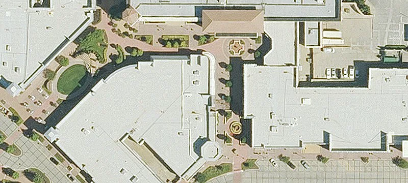 Shopping Center with Major Anchors