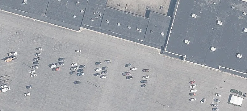 Retail Endcap and In-Line Space