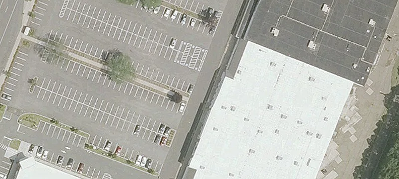 Retail Storefront in Anchored Center