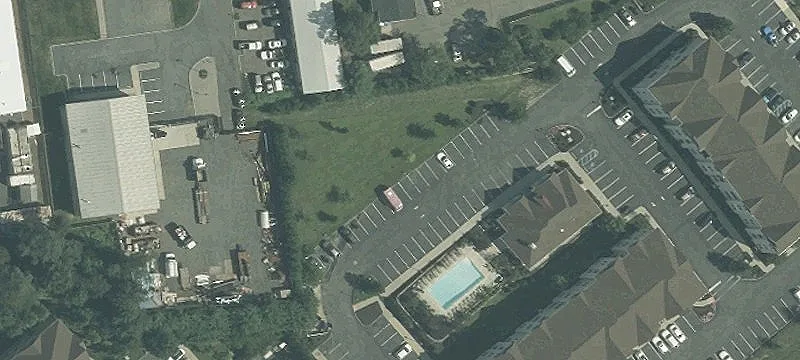 Retail Building with 87-Foot Frontage