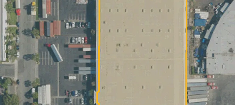 Distribution Facility with Dock Doors