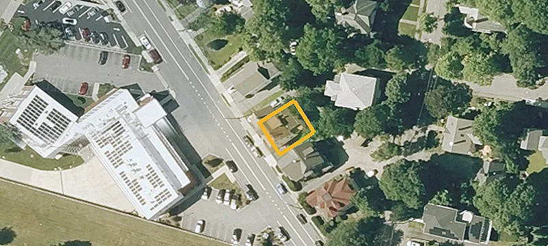 Updated Duplex Apartment with Parking