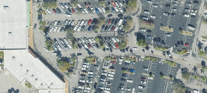 Shopping Center with Major Retail Anchors