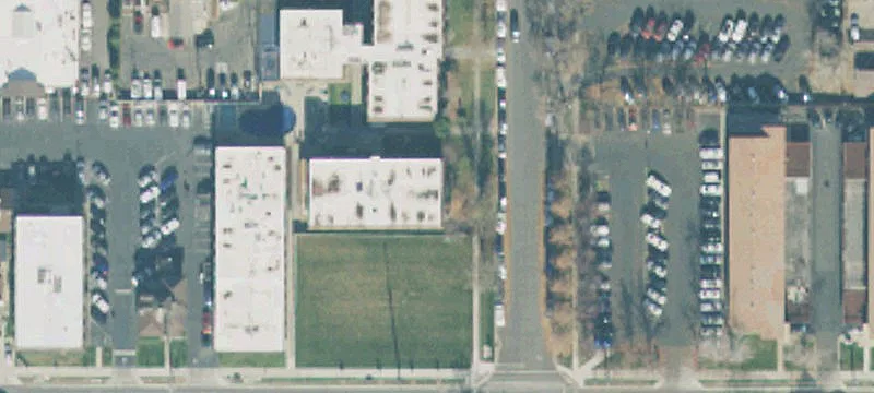 Single-Tenant Flex Building with Dock-High Loading