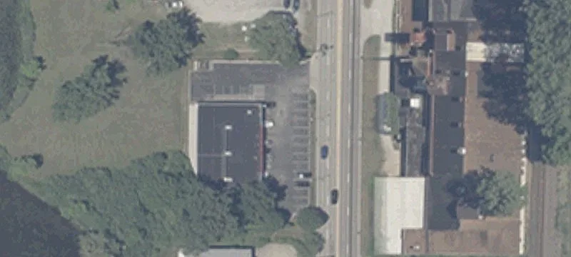 Single-Tenant Auto Parts Building
