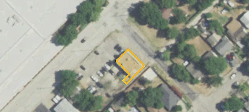 Freestanding Retail Building on Corner Lot
