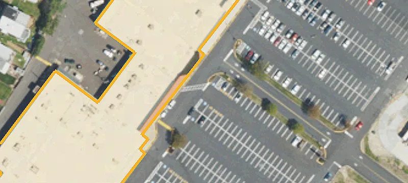 Anchored Shopping Center with National Tenants