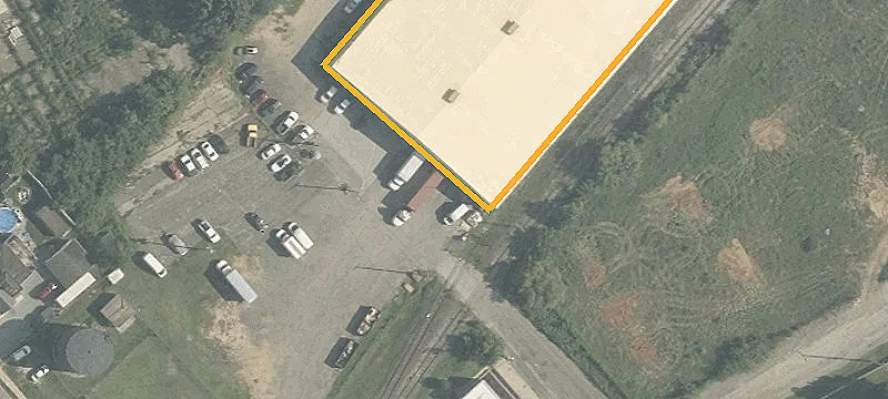 Warehouse with Four Tailgate Docks