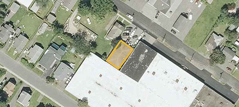 Warehouse with Twelve-Foot Ceilings