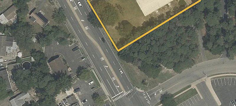 Retail Space with Single-Tenant Pylon