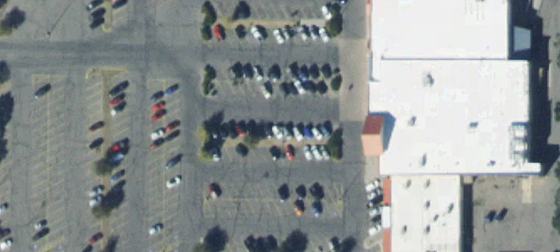 Endcap Retail Space in Grocery-Anchored Center