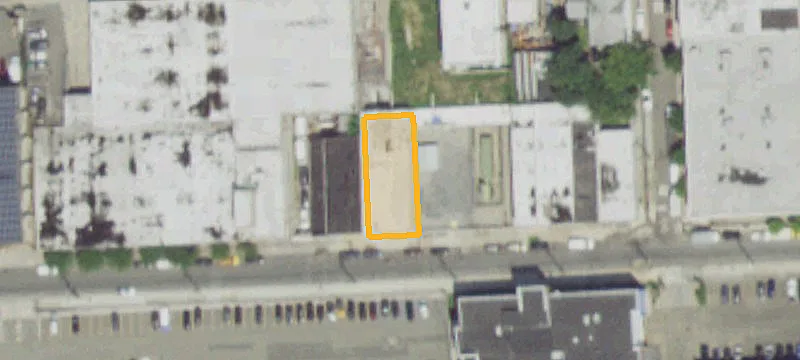 Warehouse with 24-Foot Ceilings