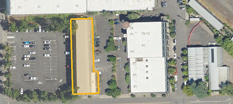 Creative Space with Roll-Up Doors