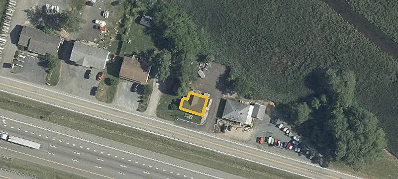 Specialty Property with Four Drive-Ins