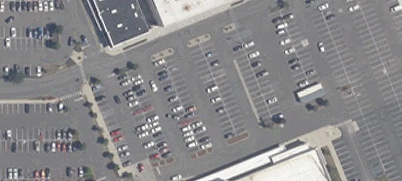 Shopping Center Anchored by Major Tenants