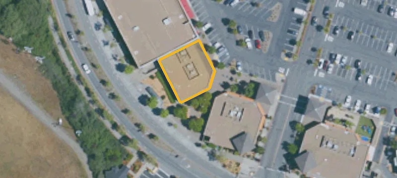 Shopping Center with Unobstructed Visibility