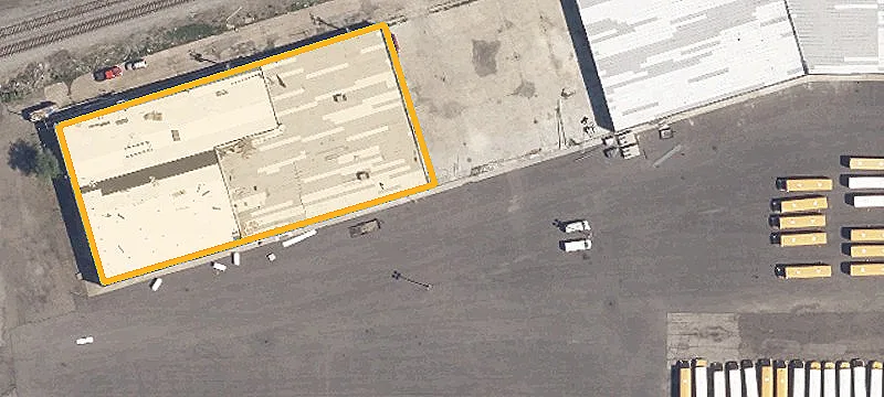 Shopping Center with 15'-9" Clear Height