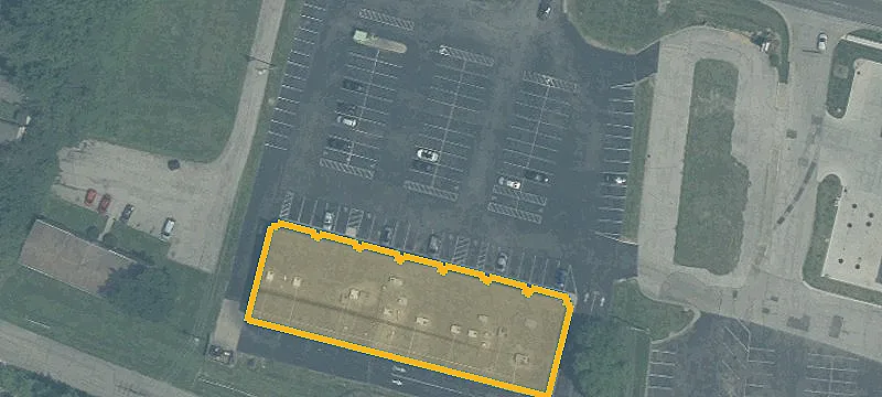 Endcap Space in Shopping Center
