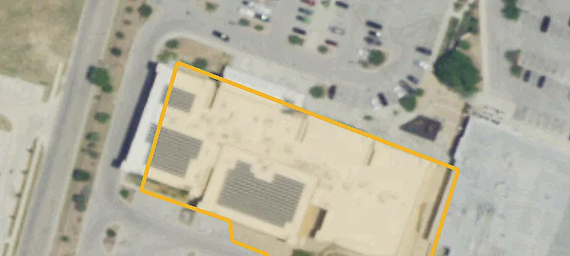 Junior Anchor Retail Space in Shopping Center