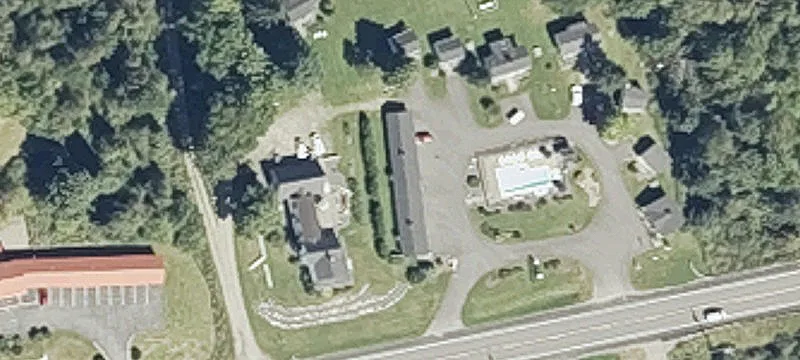 Motel with Cottages and Pool