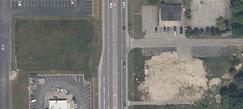 Retail Building with Unobstructed Visibility