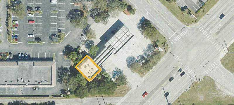 Publix-Anchored Shopping Center Outparcel
