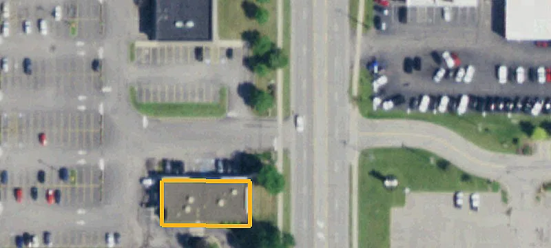 End-Cap Retail Space in Shopping Center