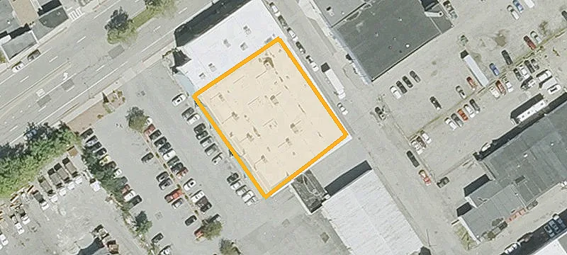Shopping Center with Sub-Dividable Retail Spaces