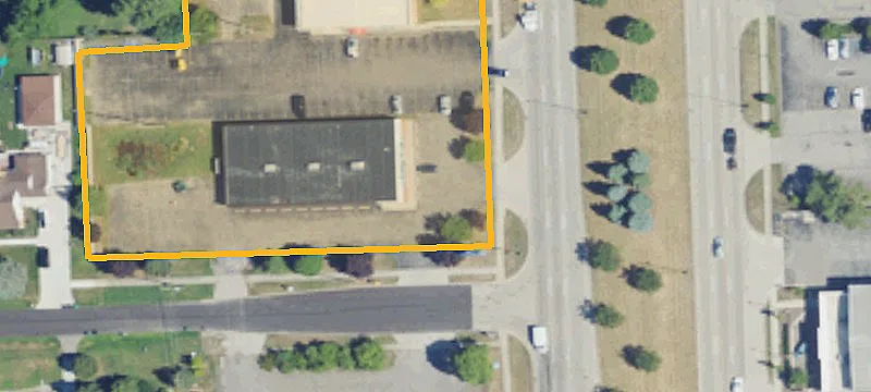 Freestanding Retail Building with Corner Lot