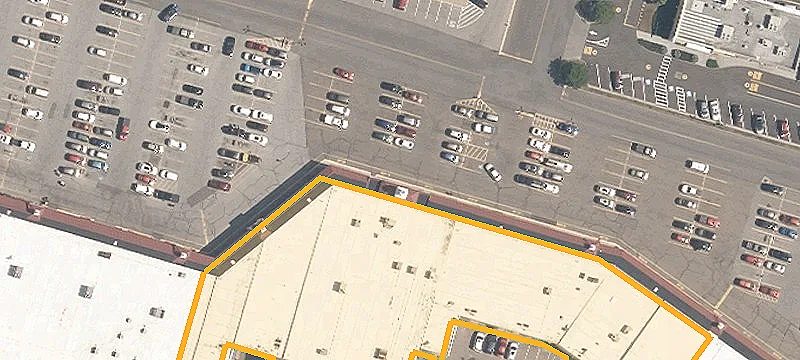 Inline Retail Space in Shopping Center