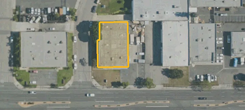 Freestanding Flex Space with Fenced Yard
