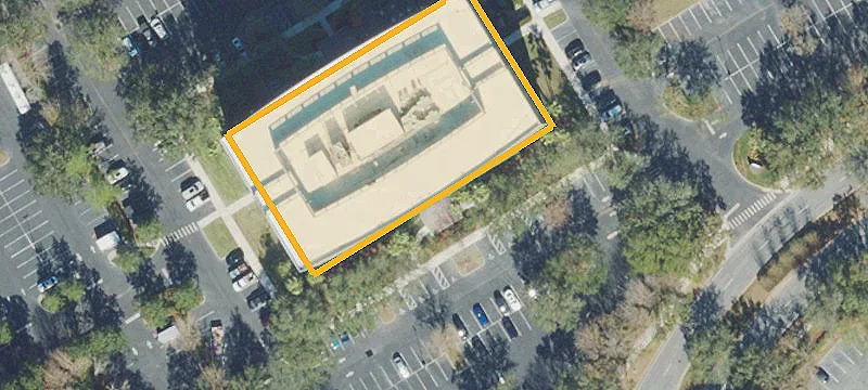 Office Building with Indoor-Outdoor Tenant Lounge